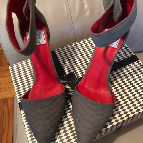 Grey Python Suede Pump - Picture 5 of 7